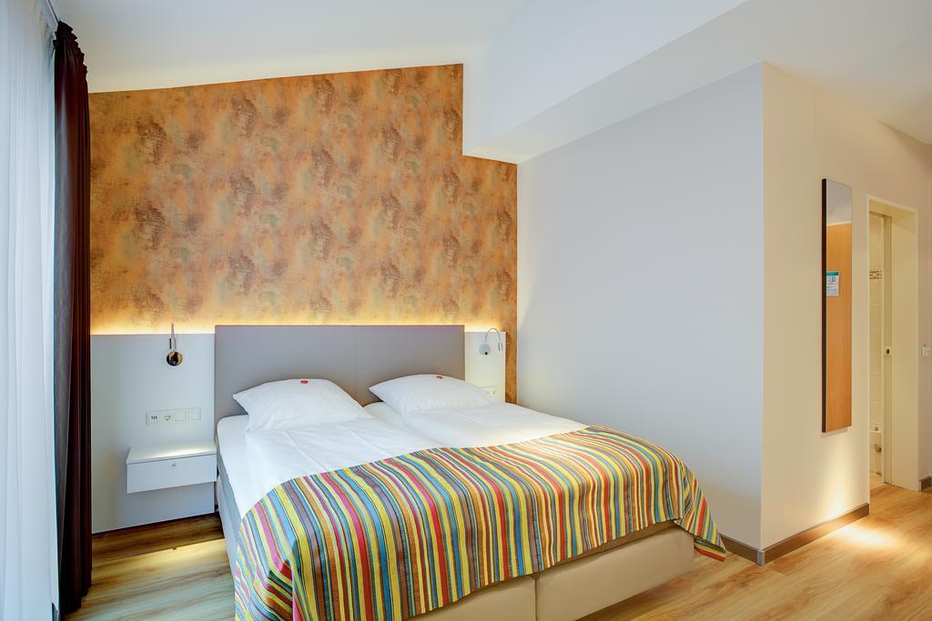 Elisabeth Hotel Garni เดทโมลด์ ภายนอก รูปภาพ